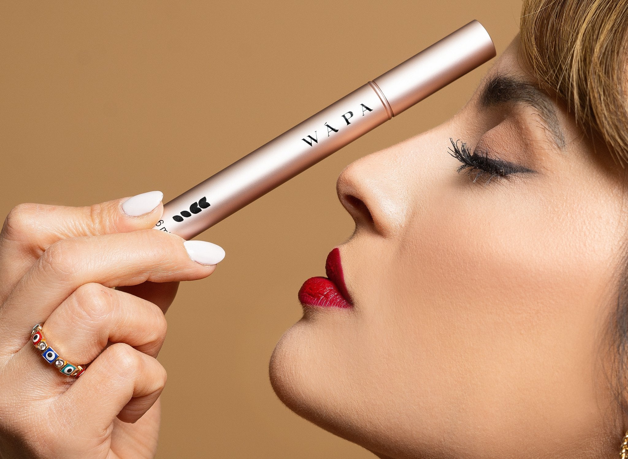 Wink Mascara aceleradora de crecimiento de pestañas Wápa Cosmetics 
